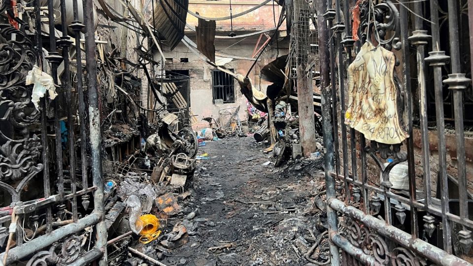 El fuego consumió casi en su totalidad el edificio de cinco plantas.