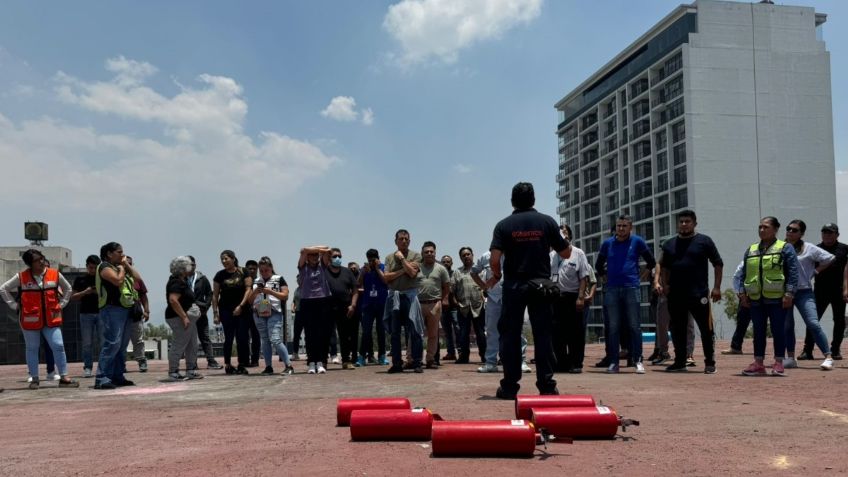 Heroico Cuerpo de Bomberos capacita a mil 995 brigadistas del PJCDMX