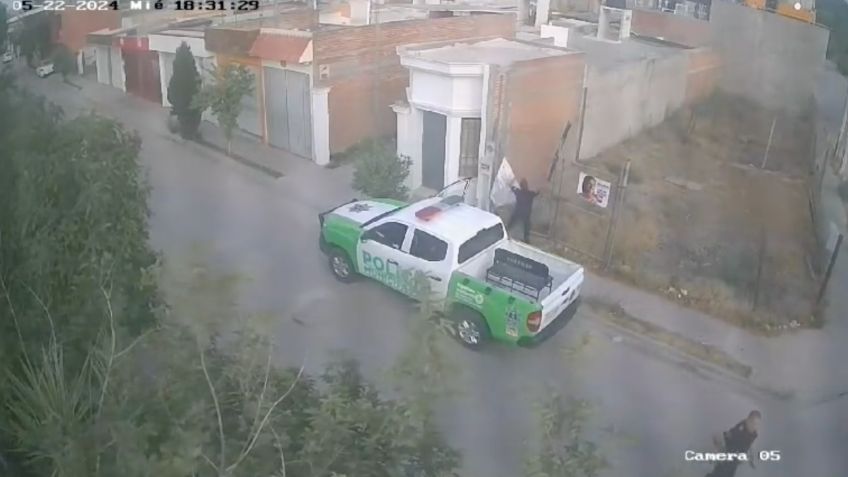 VIDEO: Captan a policías quitando lonas de Claudia Sheinbaum en San Luis Potosí