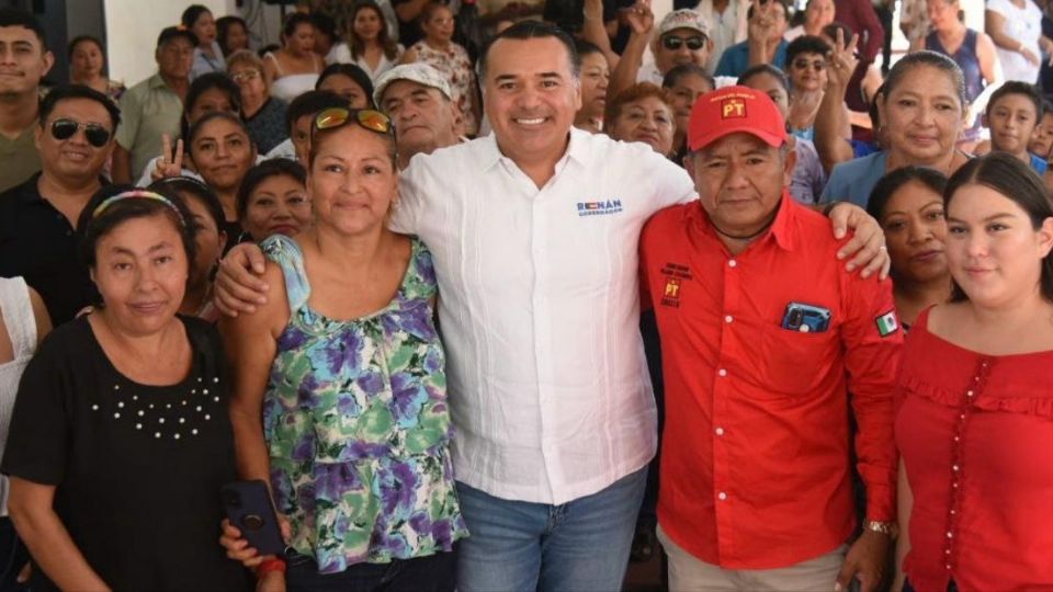 En gira de cierre de campaña por municipios, Renán Barrera visitó Tekal de Venegas, donde acompañado de cientos de militantes y simpatizantes realizó una caminata por las calles céntricas