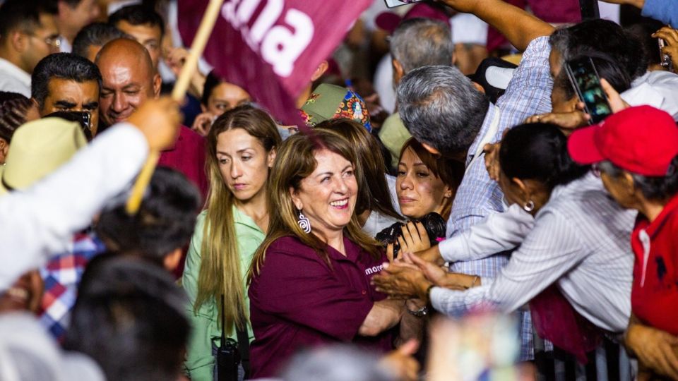 La candidata a gobernadora de Morelos, Margarita González Saravia, cerró su campaña política, en la Plaza de Armas de Cuernavaca