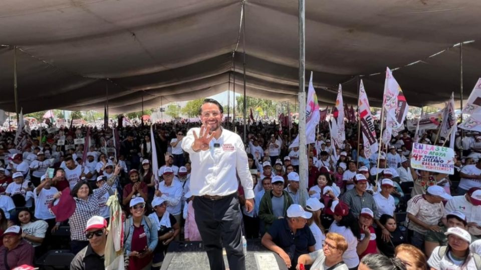 Serrano Palacios cerró campaña este domingo en la Explanada Municipal de Cuautitlán Izcalli.