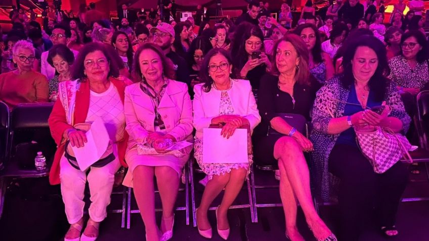 Asiste Yasmín Esquivel a presentación de la canción "Compañera Presidenta"