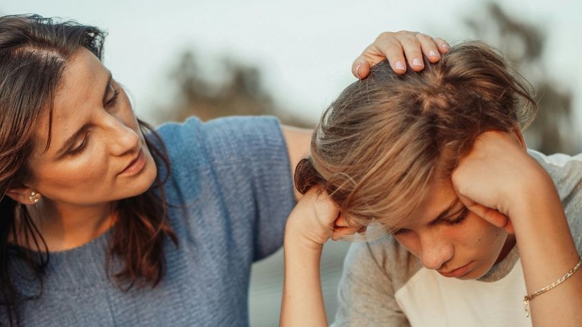 El libro "Mamás y papás en lo virtual: un viaje para conectarnos" busca prevenir la violencia digital contra los jóvenes