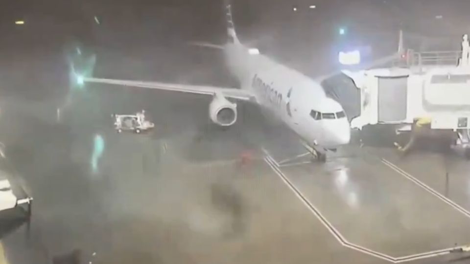 Tormenta empujó a avión en aeropuerto de Texas