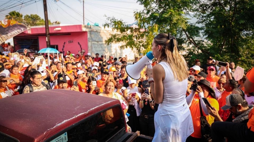 La candidata de MC por la alcaldía regia encabezó la caravana que se desplazó por las calles de este popular sector de la zona sur de Monterrey.