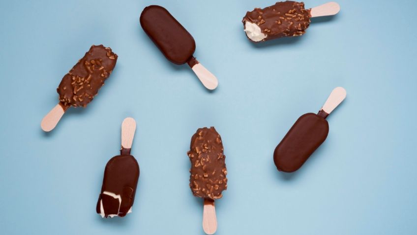 Prepara estas deliciosas paletas tipo Magnum bajas en calorías y altas en proteína con 5 ingredientes