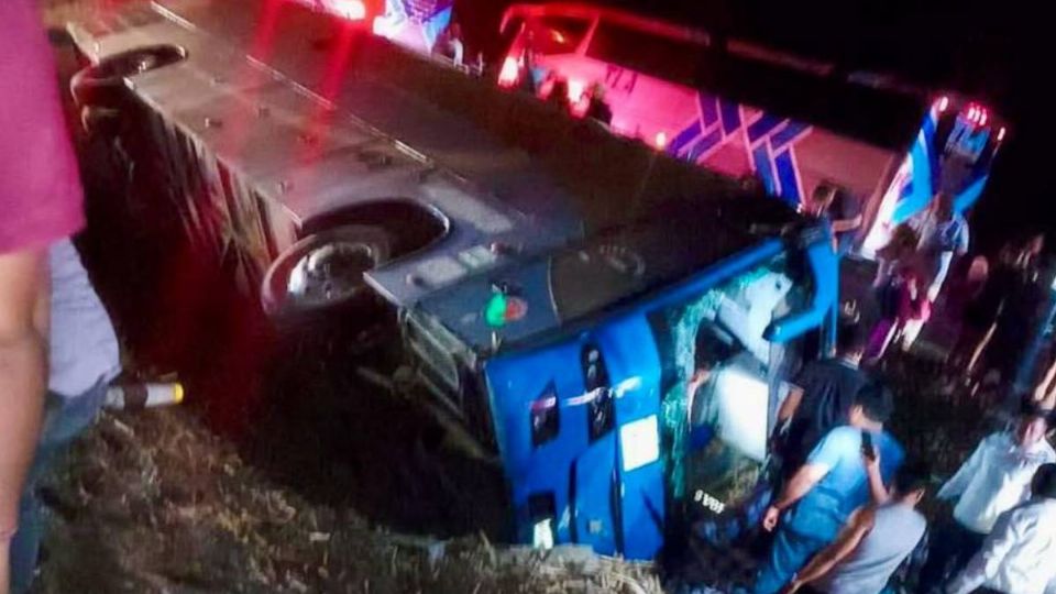 Vuelca autobús en Veracruz