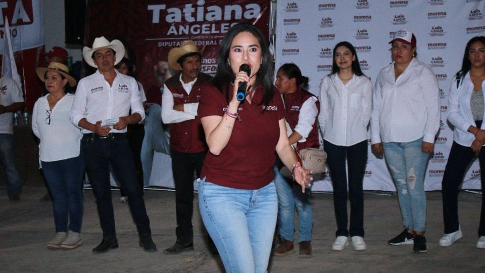 El recorrido concluyó en Mineral del Chico, donde Olvera Bautista, junto a Mario Valencia, postulante a presidente municipal, se comprometieron con los habitantes de la comunidad