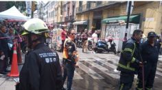 Incendio en bodega de mochilas del centro suma 6 horas; hay 9 bomberos con intoxicación