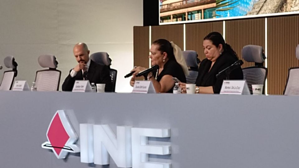 Consejeros del INE, durante la conferencia de prensa de este jueves.