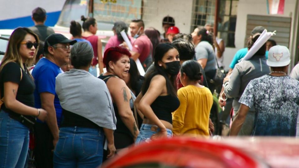 Agresores lanzaron huevos y agredieron verbalmente a vecinos, a la candidata y a su equipo.