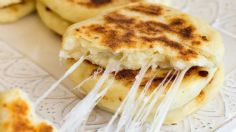 Arepas rellenas de queso, prepara esta rica receta colombiana y disfruta de un platillo diferente