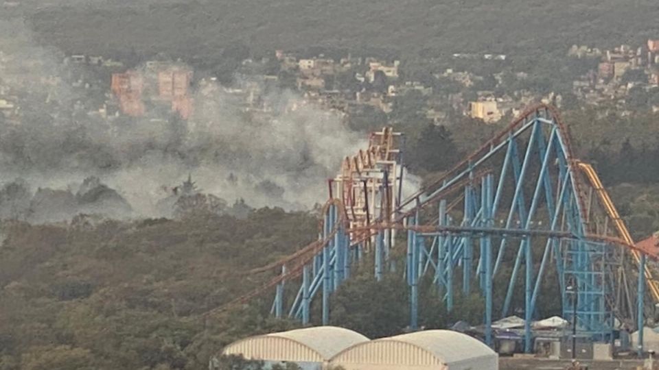 La columna de humo es visible a metros de distancia.