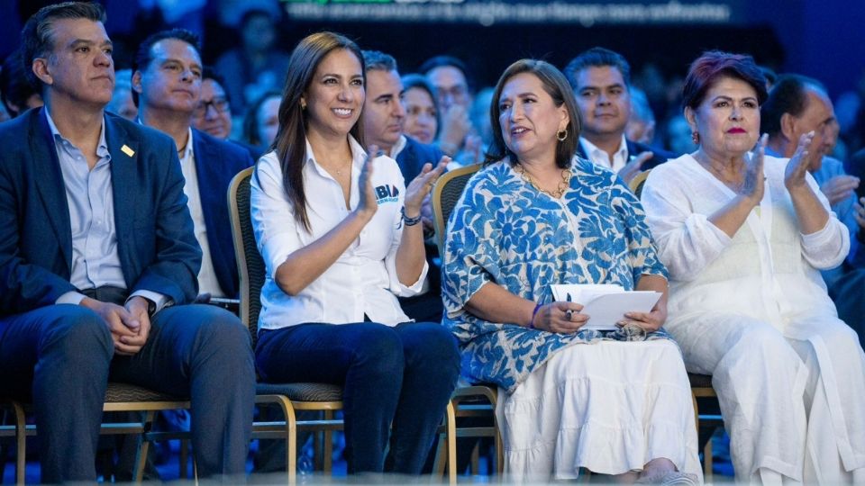 La aspirante a gobernadora de Guanajuato, Libia Dennise García Muñoz Ledo, y la candidata presidencial Xóchitl Gálvez