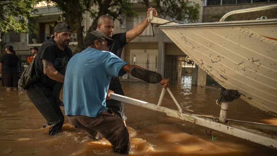 Brasil vive graves afetaciones luego de quedar bajo el agua por las inundaciones del fin de semana.