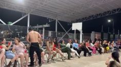 Escuela festeja a mamás con show de strippers y divide opiniones