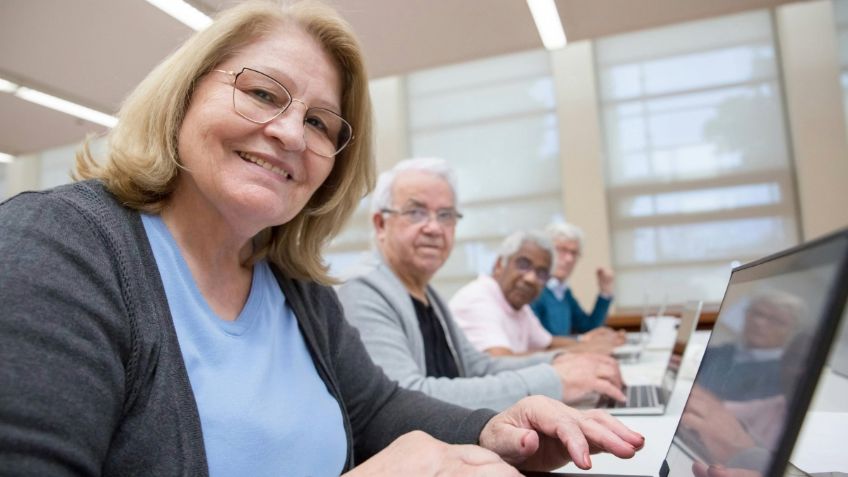 ¡Regálale tecnología! Esto es lo que debes tomar en cuenta al elegir una compu para mamá