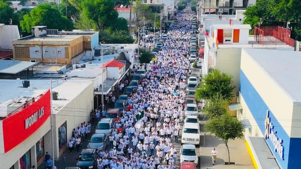 Más de 15 mil personas inundaron las calles de Nuevo Laredo, Tamaulipas.