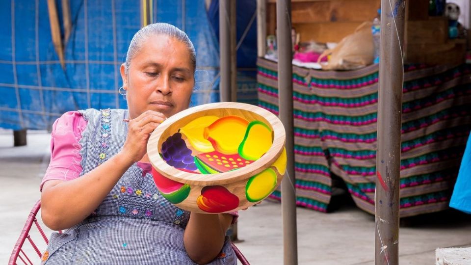 Mujer artesana de México