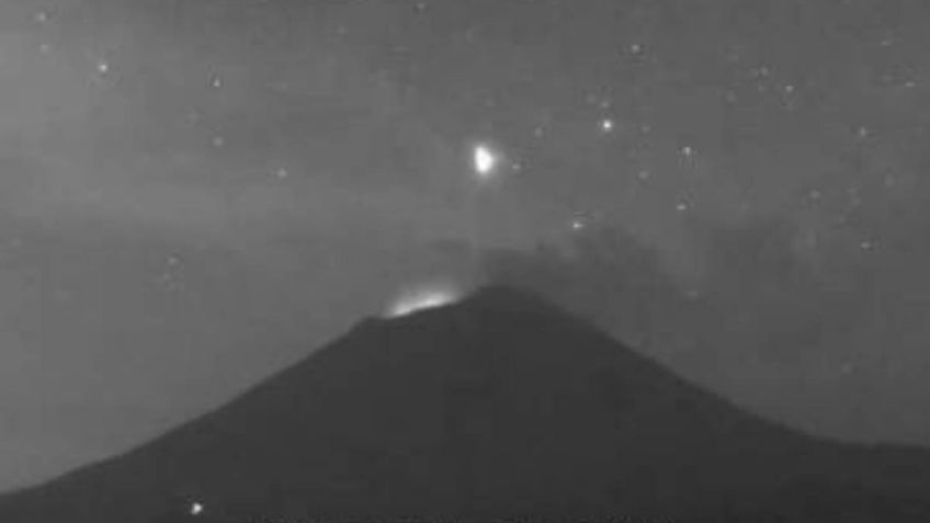 VIDEO: enorme objeto luminoso es visto en el Popocatépetl mientras se aleja hacia el espacio