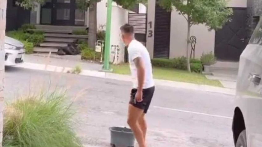 VIDEO: Maxi Meza deja cubetas con agua para los osos que “mueren” de calor afuera de su casa en Monterrey