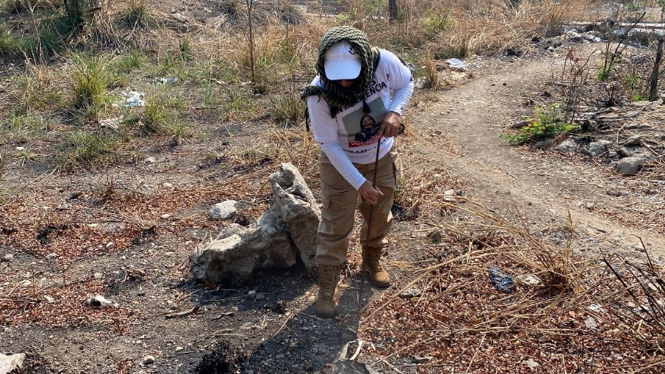 Madres buscadoras buscan a sus hijos en terrenos baldíos en el marco del Día de las Madres