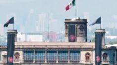 La reina Rhaenyra Targaryen ondea su bandera en el Castillo de Chapultepec por el estreno de House of the Dragon