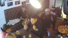 Sicario entra a un bar y ejecuta a sujeto frente a sus amigos | VIDEO