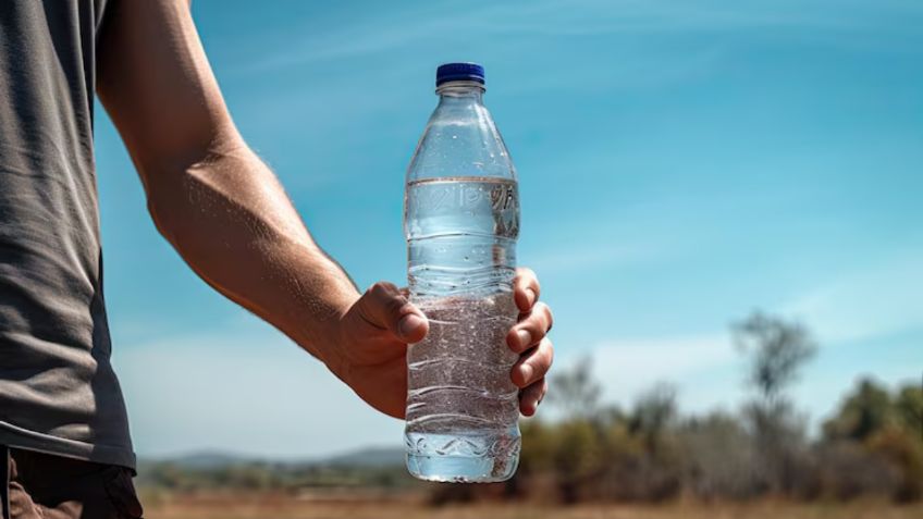 Profeco advierte de los beneficios y consecuencias de beber agua mineral durante esta temporada de calor