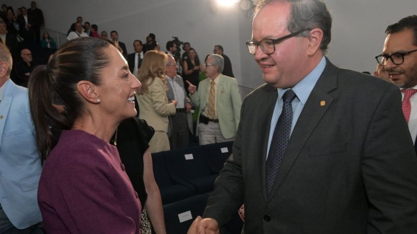 Claudia Sheinbaum y el rector de la UNAM se reúnen en la Ceremonia de los Premios en Salud 2024