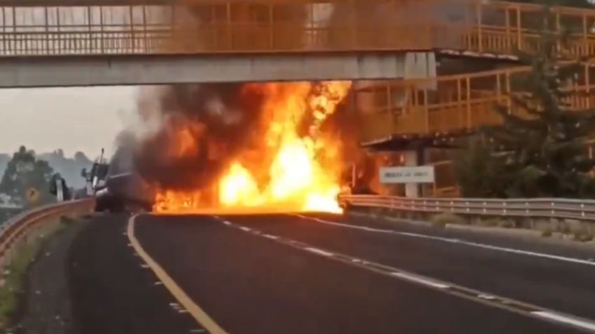 VIDEO: tráiler choca contra una pipa y se incendian en el Arco Norte, hay 2 personas fallecidas