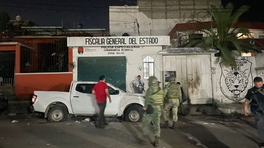 Habitantes de Palenque se enfrentan con policías de Chiapas, destrozan la comandancia de la PDI