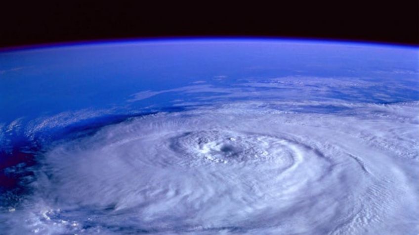 Avión cazahuracanes se mete al huracán Beryl, así se ve el monstruoso fenómeno desde adentro