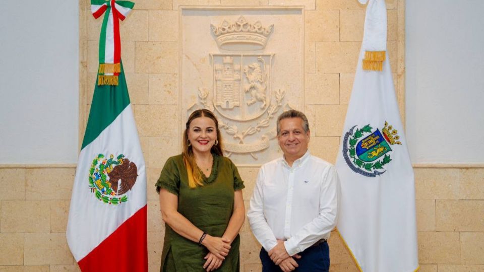 Cecilia Patrón y Alejandro Ruz, quienes iniciaron formalmente la entrega-recepción.