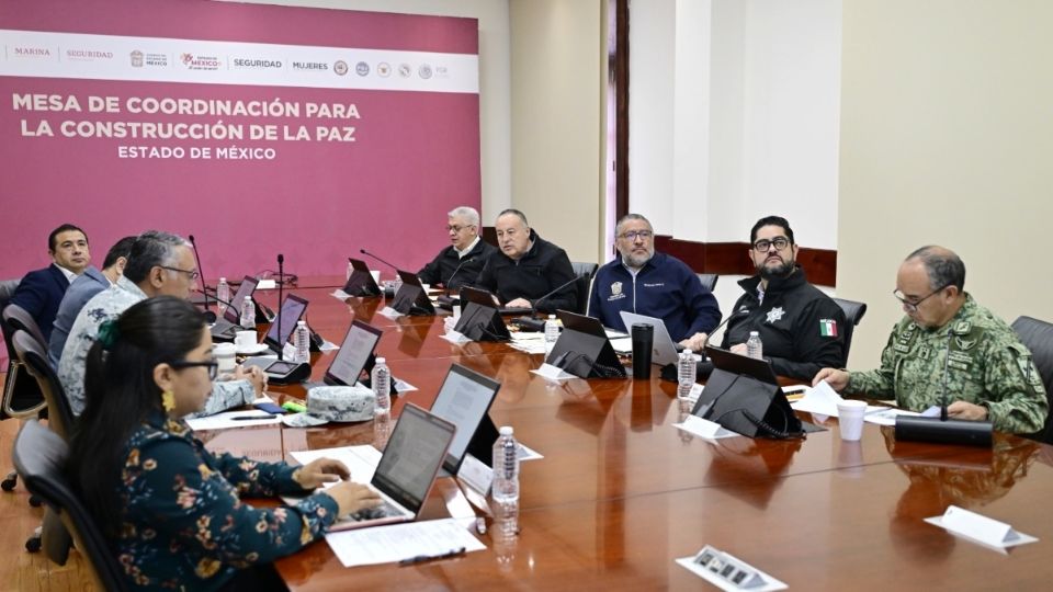 La Mesa de Coordinación para la Construcción de la Paz contó con la asistencia de Andrés Andrade Téllez, Secretario de Seguridad del Estado de México, José Luis Cervantes Martínez, Fiscal General de Justicia del Estado de México.