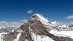 Encuentran muerto a alpinista que intentaba escalar un monte de más de 7 mil metros de altura, buscan a su compañero