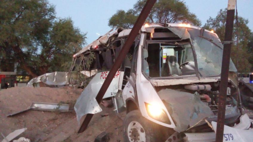 Accidente en Querétaro: Chofer de transporte público intenta ganarle al tren, muere una mujer embarazada