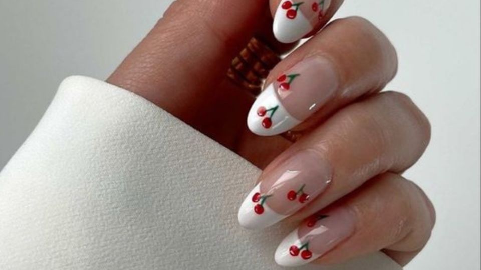 Uñas con cerezas: los 3 diseños super femeninos ideal para lucir fresca en verano. Fuente: Pinterest