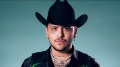 Christian Nodal es hipnotizado en una fiesta por John Milton y termina tirado en el suelo