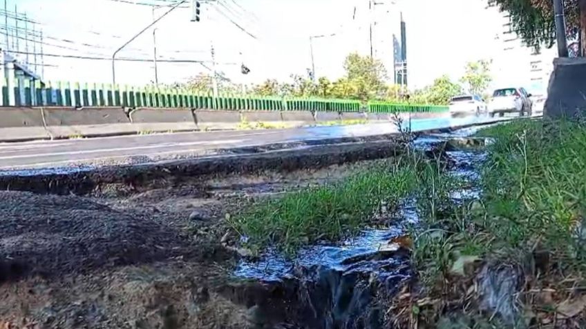 Reportan mega fuga de agua en la carretera México-Toluca