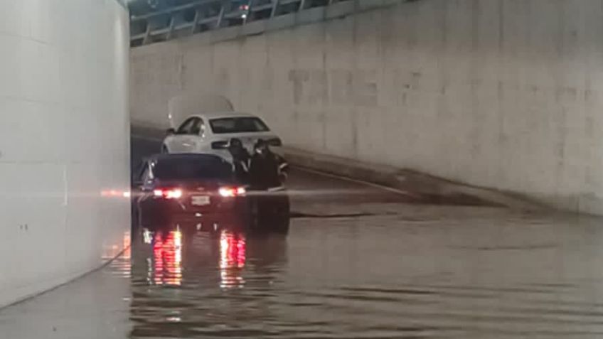 Se inunda túnel de Parque Lira y Viaducto; rescatan a automovilistas atrapados