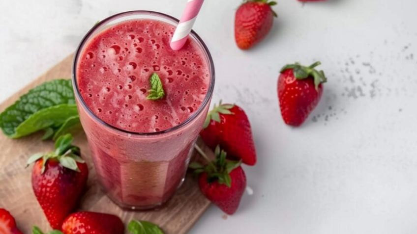 Delicioso y muy nutritivo, este es el licuado con fresas que será una bomba de colágeno para proteger tus rodillas del desgaste