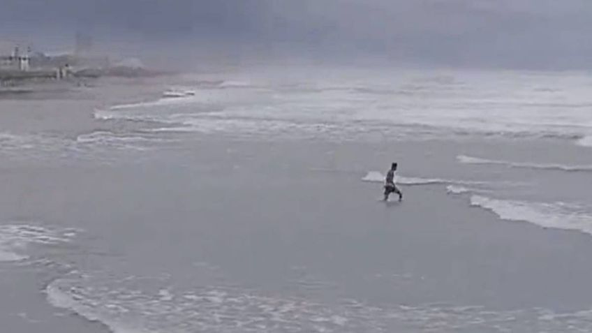 VIDEO: captan a sujeto corriendo hacia las furiosas olas provocadas por la Tormenta Tropical Alberto