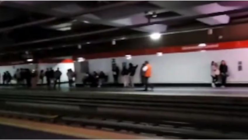 ¿Qué pasó en Ecuador? Apagón nacional obliga a pasajeros a caminar a oscuras en el Metro: VIDEO