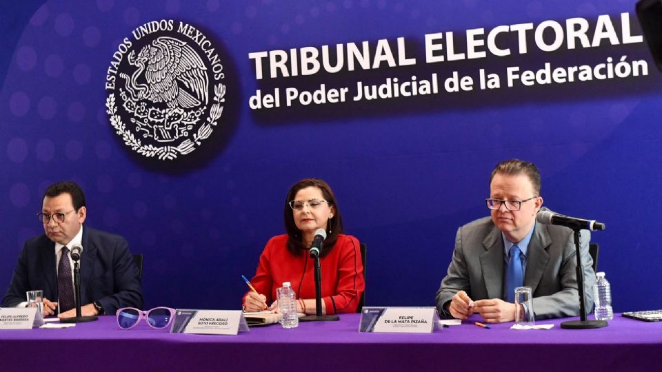 Magistrados de la Sala Superior del Tribunal Electoral del Poder Judicial de la Federación, en conferencia de prensa este miércoles.