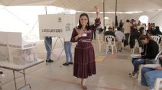 Simey Olvera ejerce su derecho a votar en Mixquiahuala