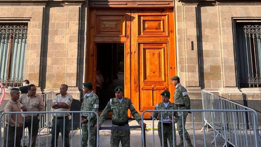 AMLO reestrena hoy puerta de Palacio que fue dañada por normalistas