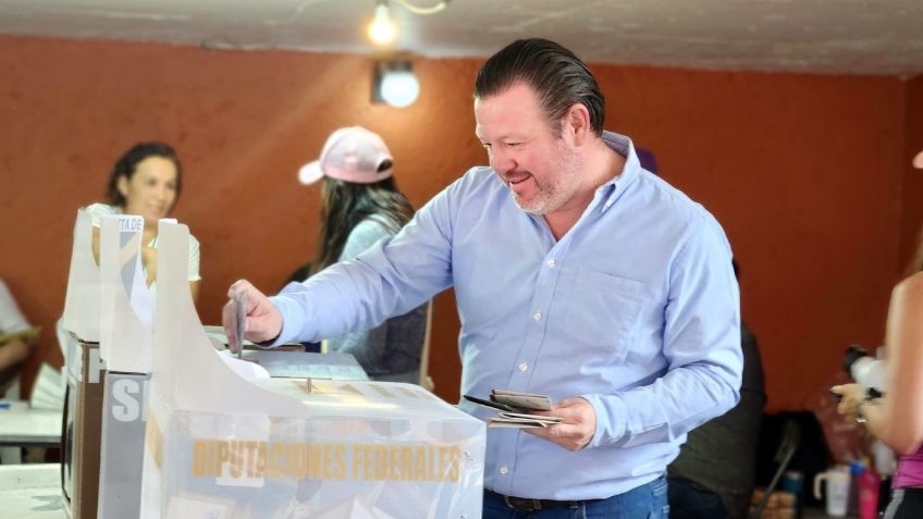 Alcalde de Magdalena Contreras, Luis Quijano emite su voto