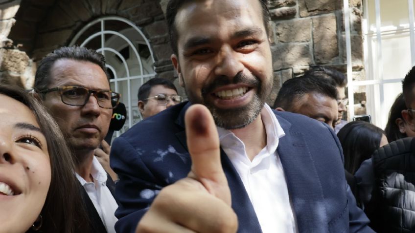 Jorge Álvarez Máynez vota en la alcaldía Cuauhtémoc